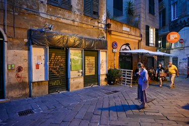 Genova, centro storico - venerdi sera nei vicoli