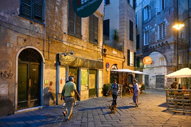 Genova, centro storico - venerdi sera nei vicoli