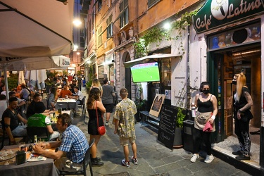 Genova, centro storico - venerdi sera nei vicoli