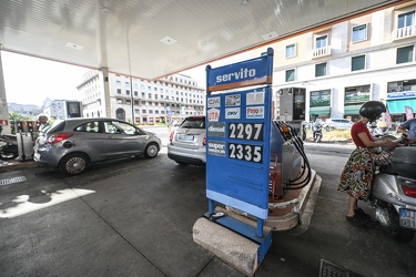 aumento prezzo carburante 20062022-3784