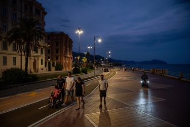 Genova, Corso Italia e giardini Govi di sera