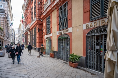 Genova, via Garibaldi - bar baribaldi cartello chiusura causa co