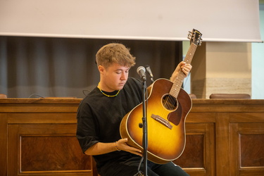 Genova, liceo classico D'Oria - concerto e incontro con Andrea D