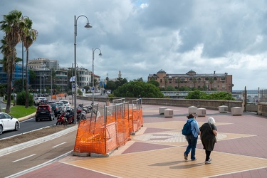 Genova, passeggiata Corso Italia - nuove panchine