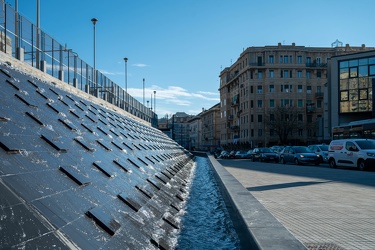 Genova, stazione principe - la nuova fontana obliqua in funzione