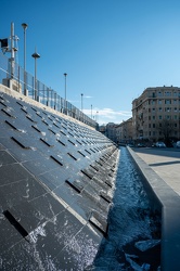 Genova, stazione principe - la nuova fontana obliqua in funzione