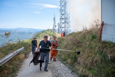 Genova, monte Fasce - incendio di probabile origine dolosa