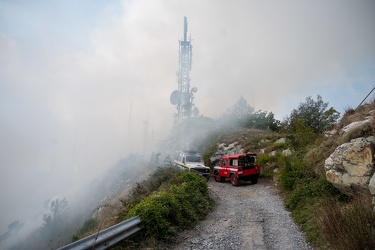 Genova, monte Fasce - incendio di probabile origine dolosa