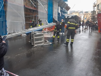 Genova, via Berghini - incidente sul lavoro, operaio cade da pon