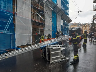 Genova, via Berghini - incidente sul lavoro, operaio cade da pon