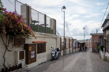 Genova, lungomare lombardo - nella notte ragazzo si ferisce 