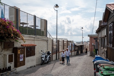 Genova, lungomare lombardo - nella notte ragazzo si ferisce 