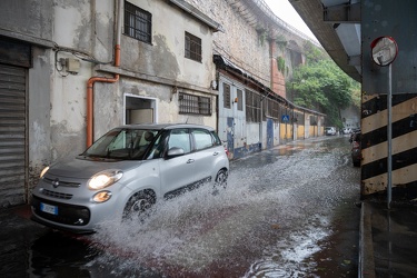 Genova, porto, strada portuale - forte pioggia e allagamento