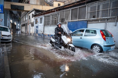 Genova, porto, strada portuale - forte pioggia e allagamento