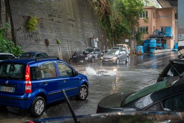 Genova, porto, strada portuale - forte pioggia e allagamento