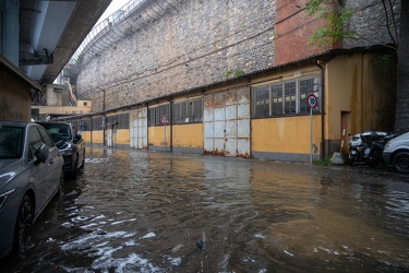 Genova, porto, strada portuale - forte pioggia e allagamento