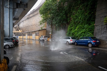 Genova, porto, strada portuale - forte pioggia e allagamento