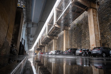 Genova, porto, strada portuale - forte pioggia e allagamento