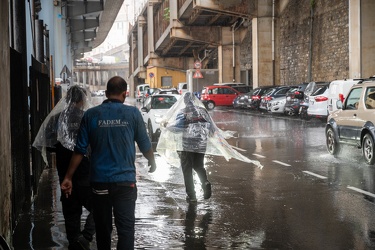 Genova, porto, strada portuale - forte pioggia e allagamento
