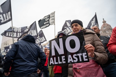 Genova, piazza de Ferrari - manifestazione stabilimenti balneari