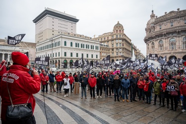 Genova, piazza de Ferrari - manifestazione stabilimenti balneari