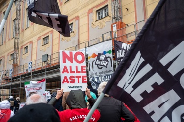 Genova, piazza de Ferrari - manifestazione stabilimenti balneari