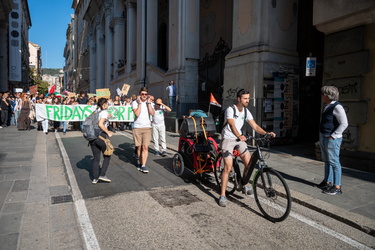 Genova, da stazione Principe - manifestazione friday for future