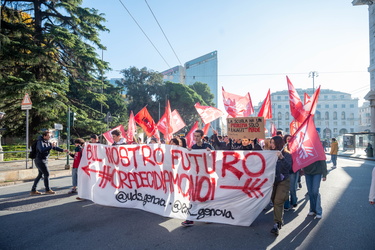 Genova, via Fiume - manifestazione studenti