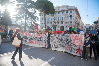 Genova, via Fiume - manifestazione studenti