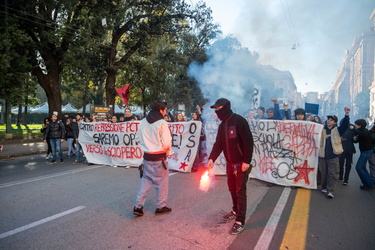 Genova, via Fiume - manifestazione studenti