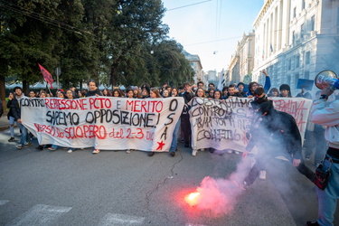 Genova, via Fiume - manifestazione studenti