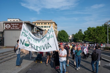 Genova, quartiere Lagaccio - manifestazione contro progetto funi