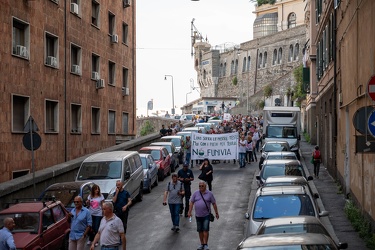 Genova, quartiere Lagaccio - manifestazione contro progetto funi