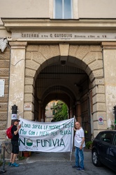 Genova, quartiere Lagaccio - manifestazione contro progetto funi