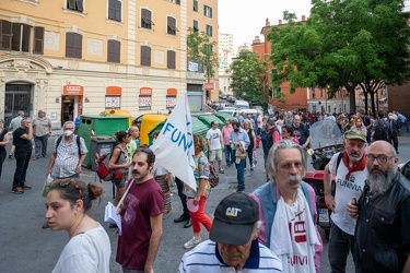 Genova, quartiere Lagaccio - manifestazione contro progetto funi