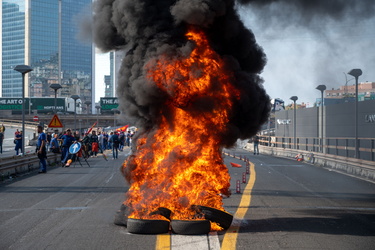 Genova, manifestazione lavoratori Ansaldo Energia