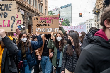 Genova, manifestazione studenti contro esame maturita
