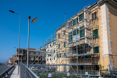 Genova, sampierdarena - lungomare canepa - civico pericolante e 