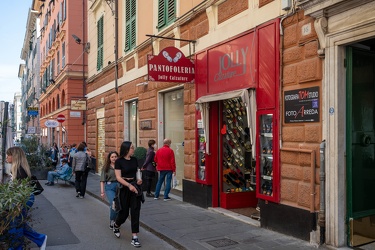 Genova, via Colombo - riaperta pantofoleria