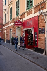 Genova, via Colombo - riaperta pantofoleria