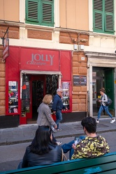 Genova, via Colombo - riaperta pantofoleria