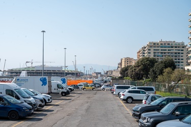 Genova, piazzale Kennedy - arrivo circo nel parcheggio