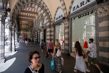 Genova, stanno per iniziare i saldi estivi