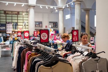 Genova, stanno per iniziare i saldi estivi