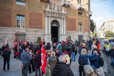 Genova, prefettura - presidio contro il transito di armi nel por