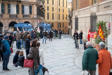 Genova, prefettura - presidio contro il transito di armi nel por