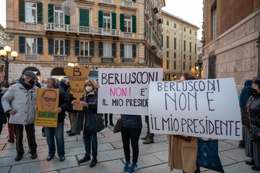 Genova, prefettua - presidio lista Sansa contro Berlusconi presi