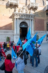 Genova, prefettura - presidio sindacati comprato sanitario cgil,