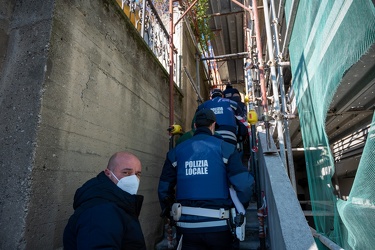 Genova, begato, via Virgilio Brocchi 12 - polizia locale esegue 
