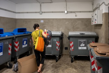 Genova, ecopunto in via dei Giustiniani - raccolta differenziata